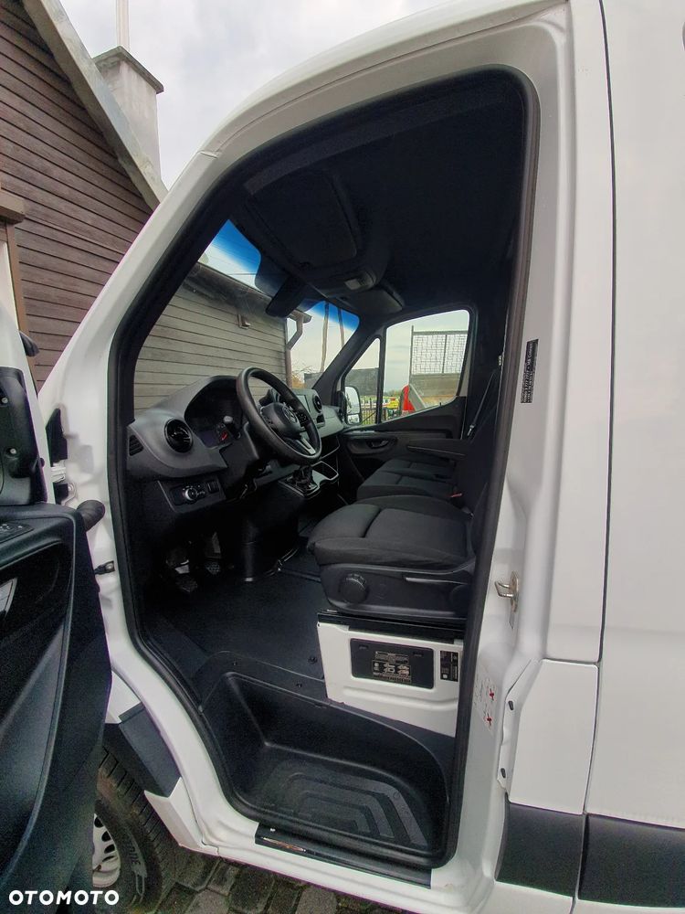 Mercedes-Benz Sprinter - 11