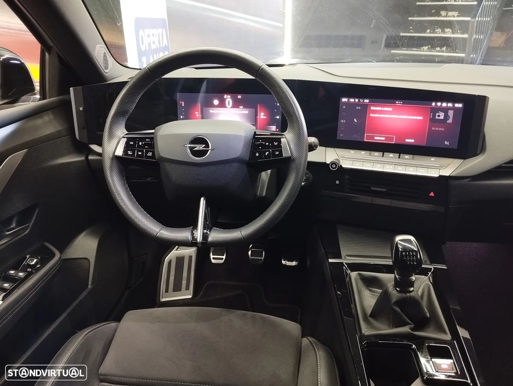 Opel Astra 1.2 T GS - 17