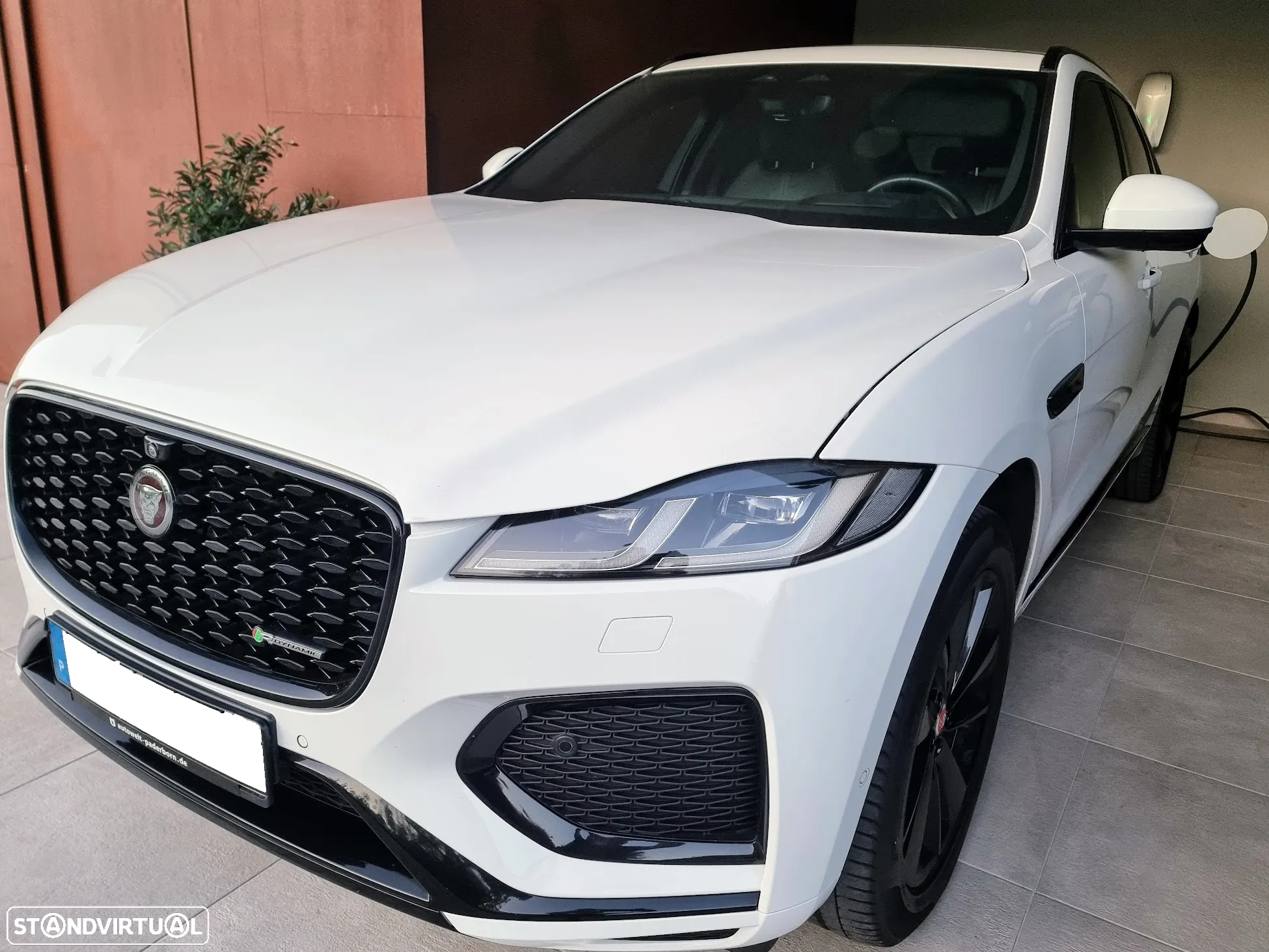 Jaguar F-Pace 2.0 P400e AWD R-Dynamic Black - 2