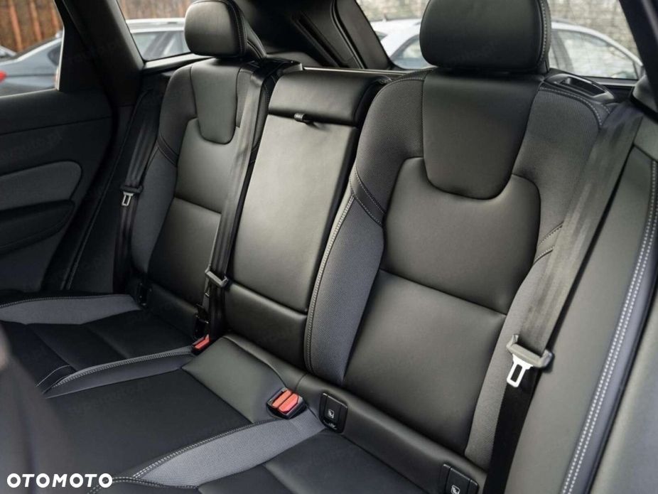 Volvo XC 60 B5 B AWD Ultra Black Edition - 17