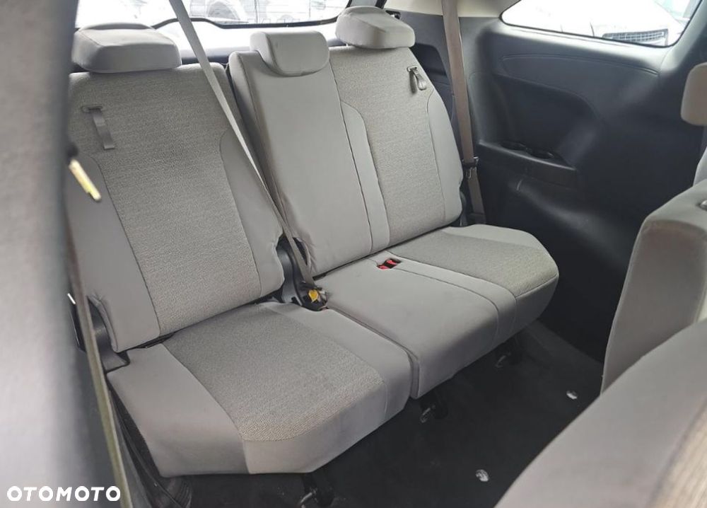 Toyota Sienna - 16