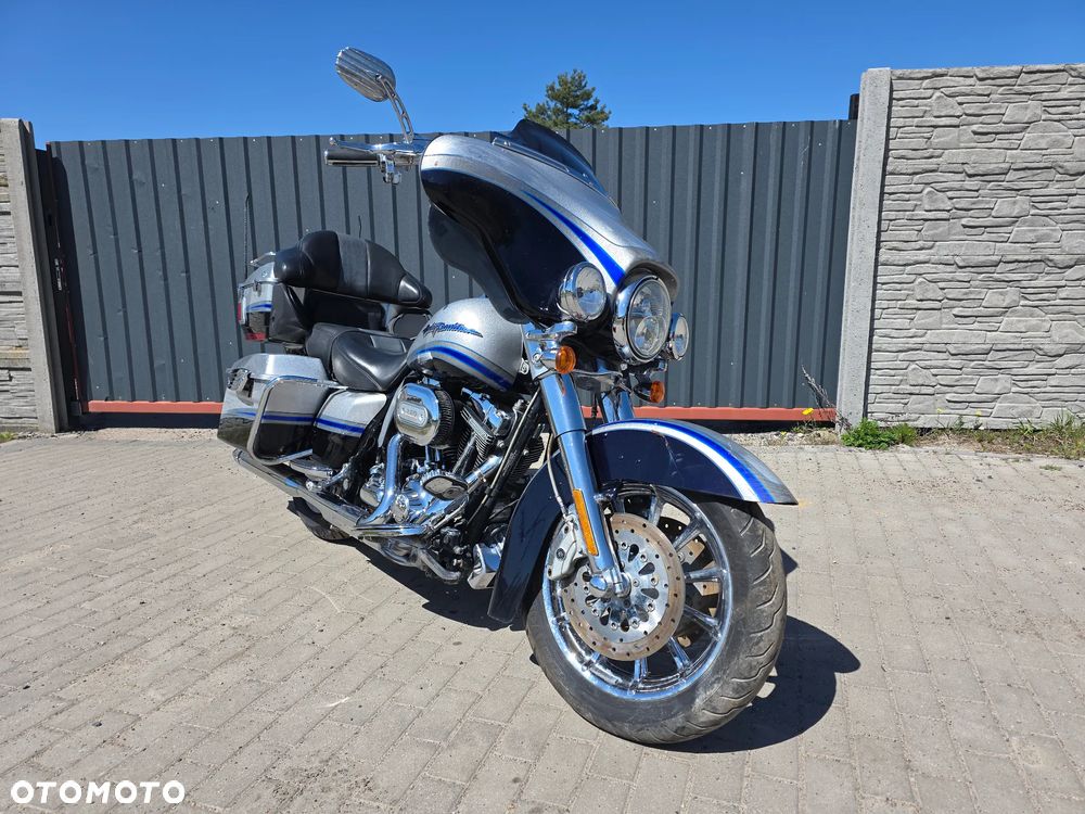Harley-Davidson CVO Street Glide - 4