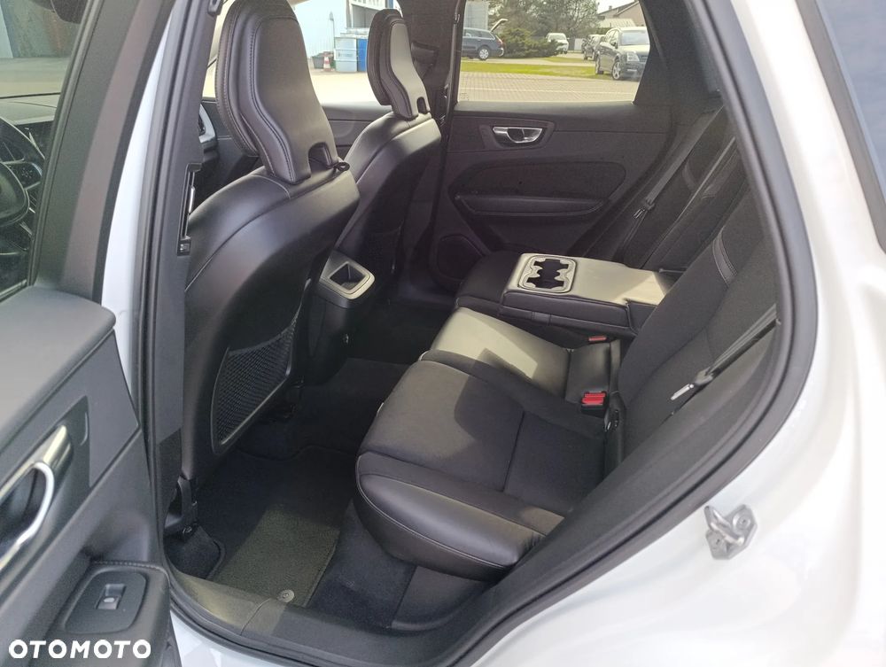 Volvo XC 60 D4 Momentum Pro - 17