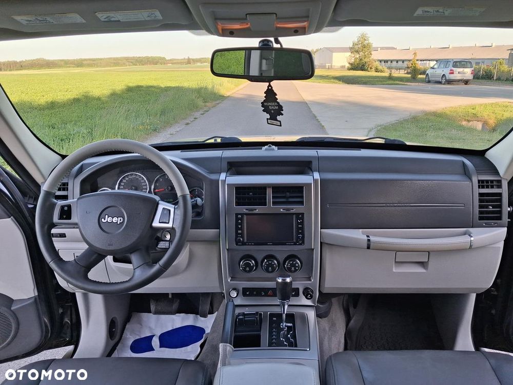 Jeep Cherokee - 26