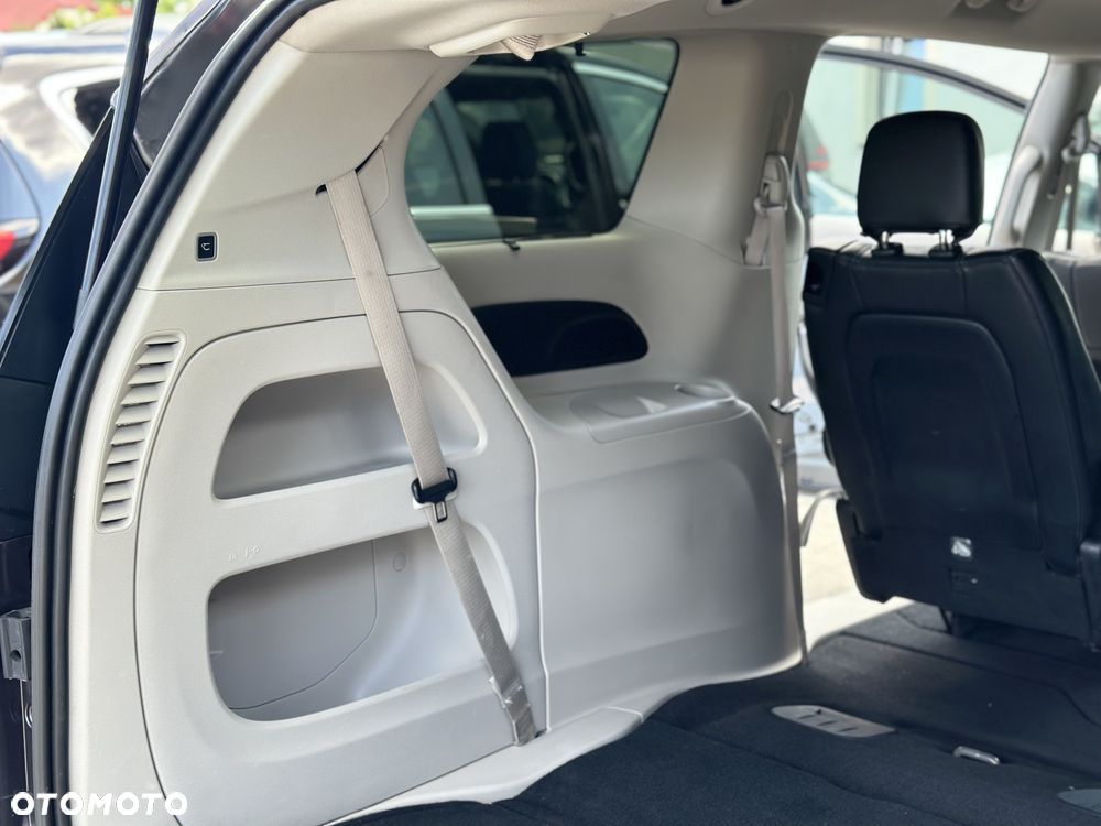Chrysler Pacifica - 26