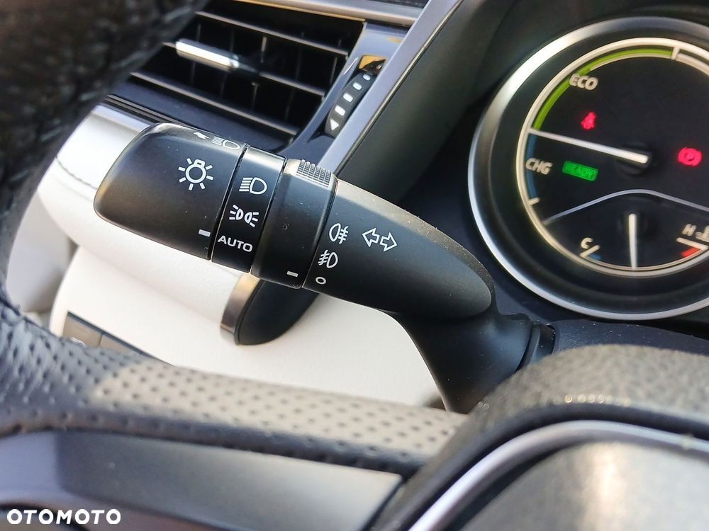 Toyota Camry 2.5 Hybrid Executive CVT - 27