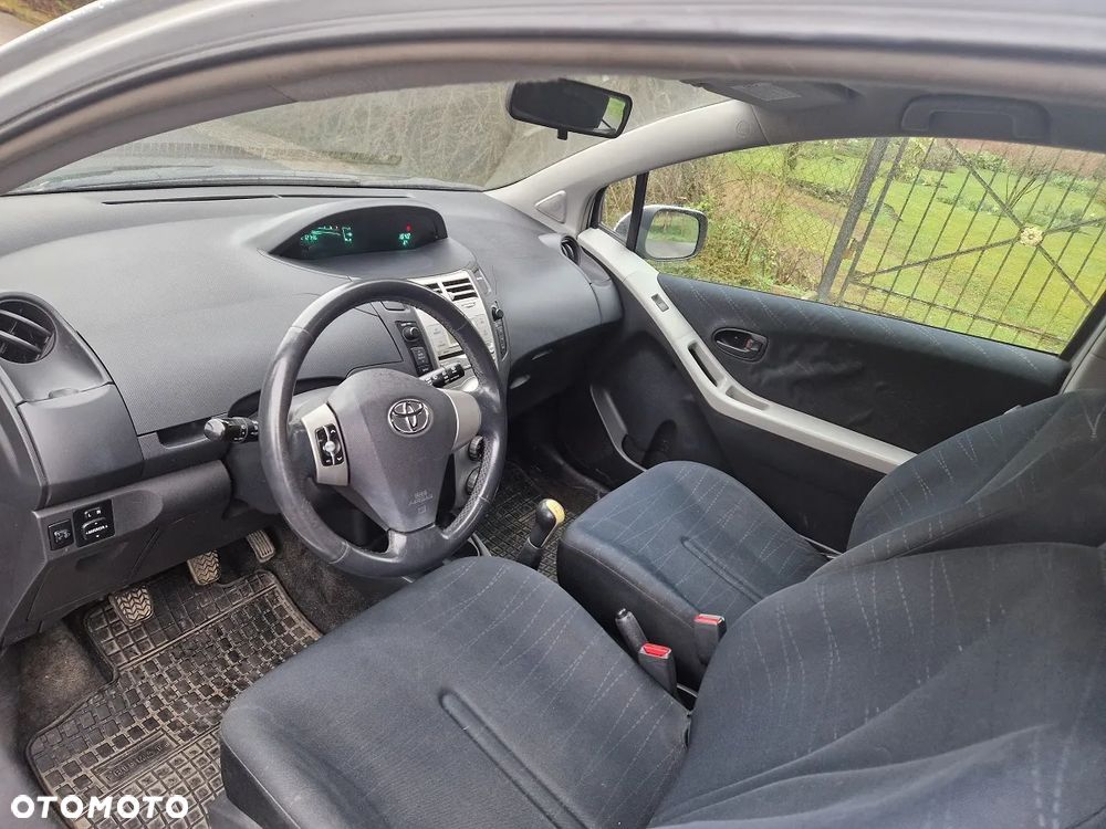 Toyota Yaris 1.3 Terra Gold - 14