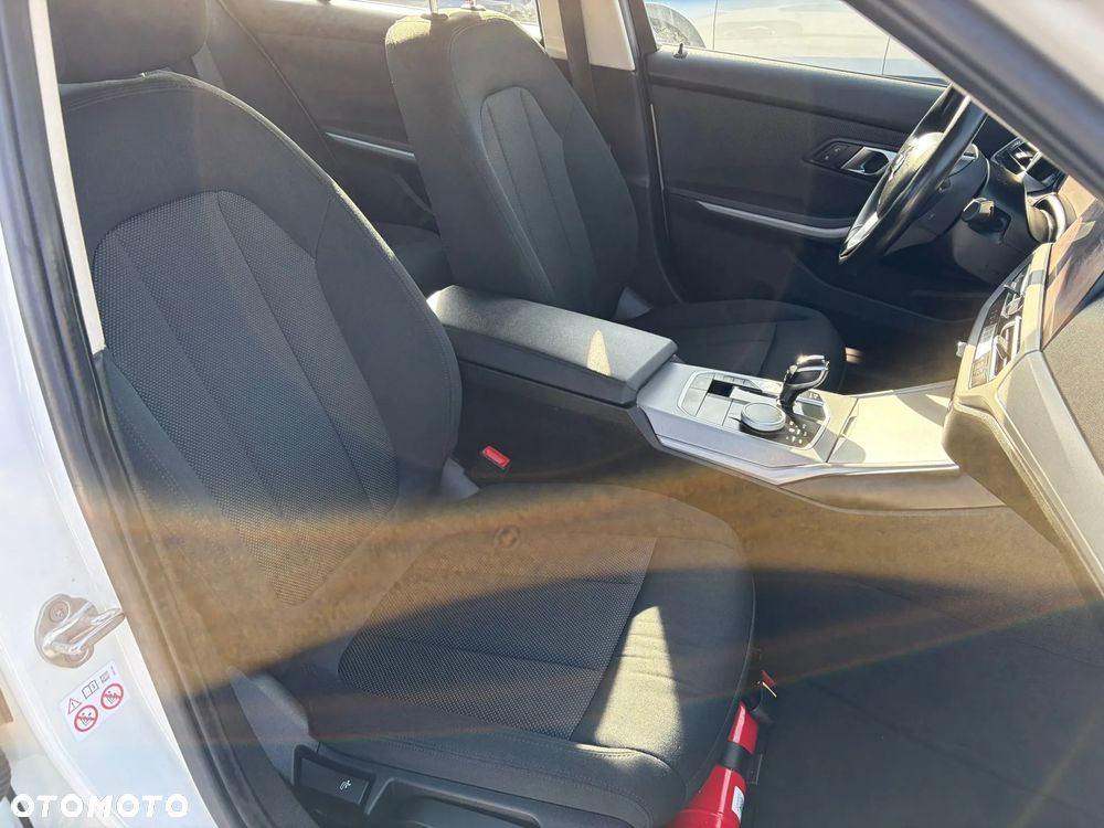 BMW Seria 3 318d Business Edition - 22
