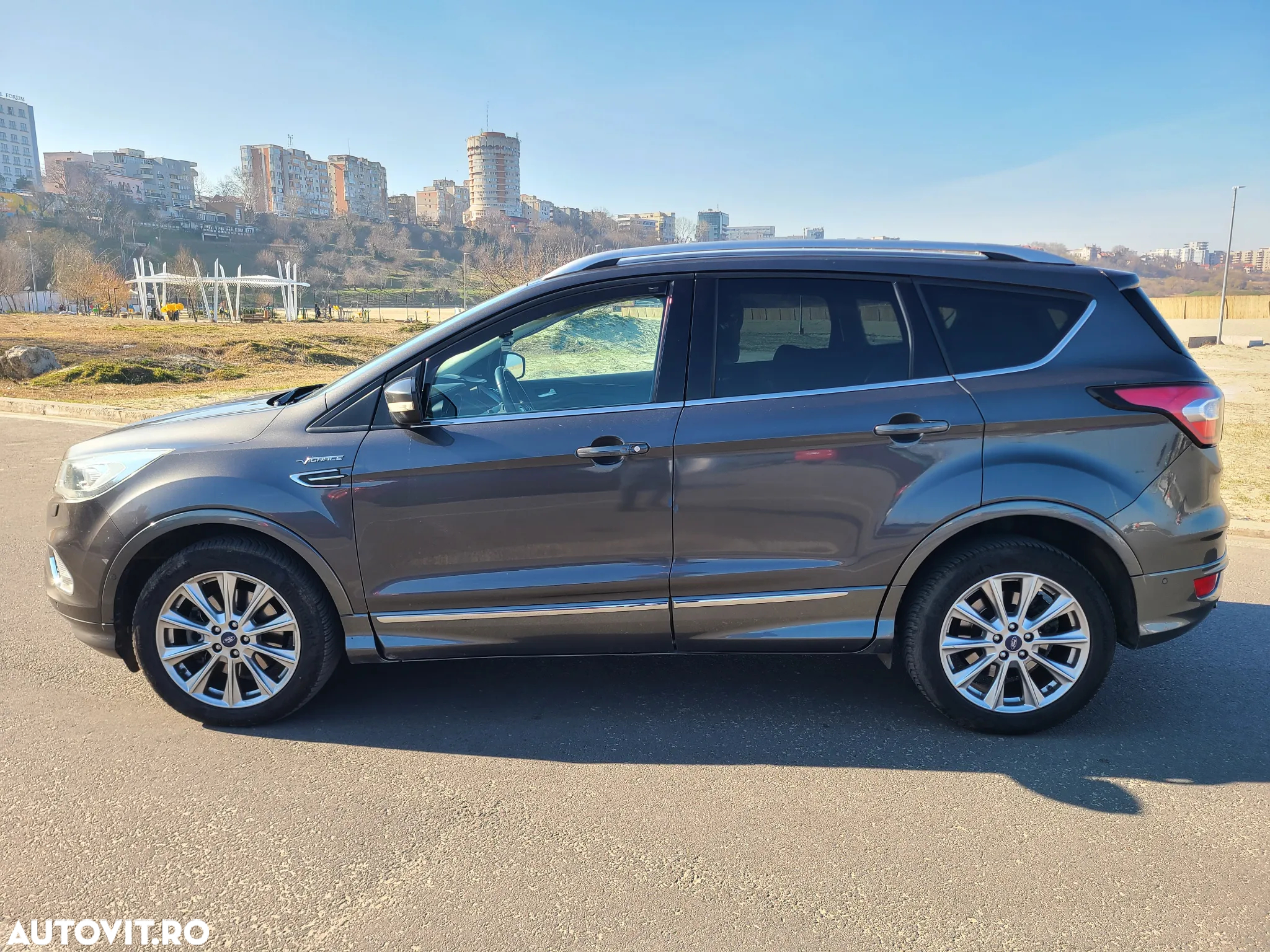 Ford Kuga 2.0 TDCi 4WD Powershift Vignale - 9