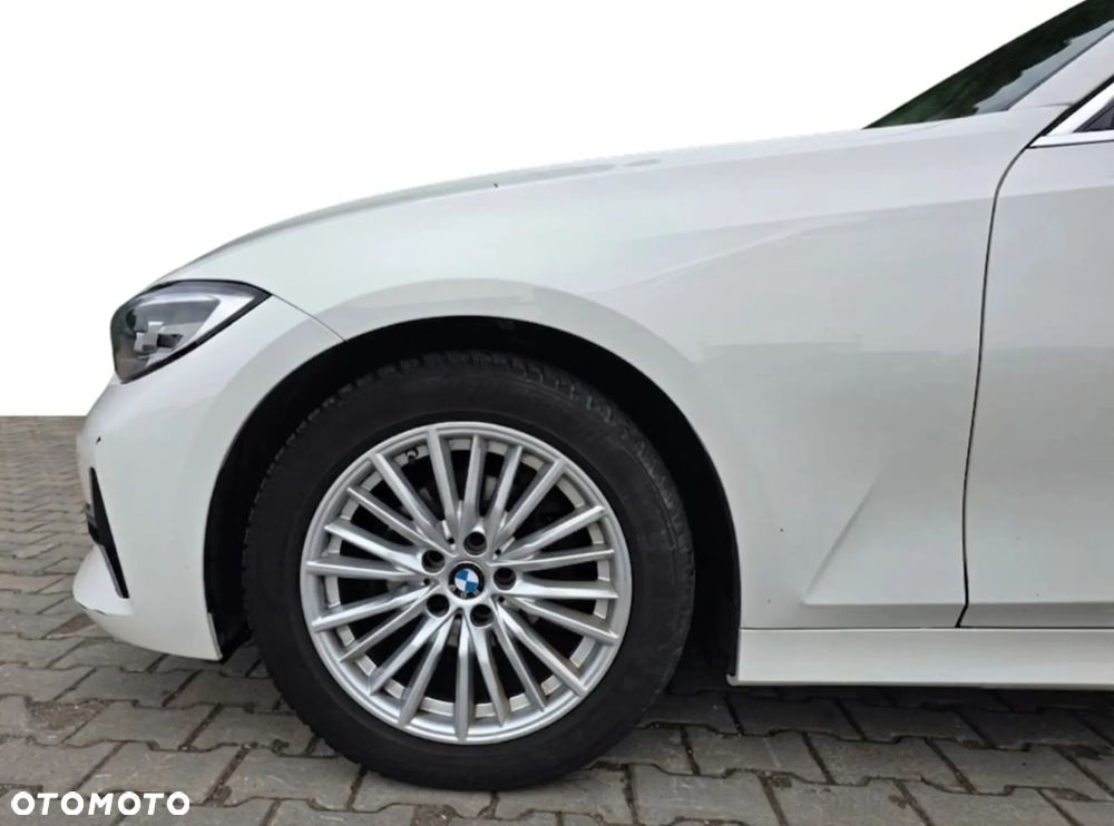 BMW Seria 3 318d mHEV - 9