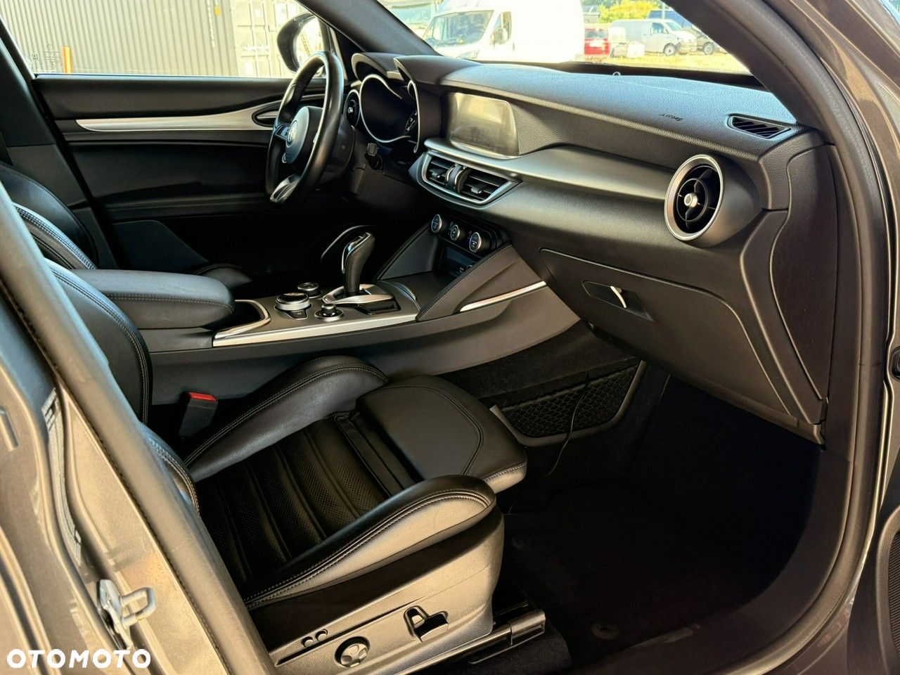 Alfa Romeo Stelvio - 12