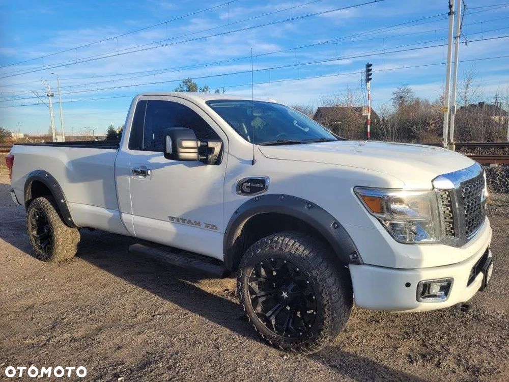 Nissan Titan - 1