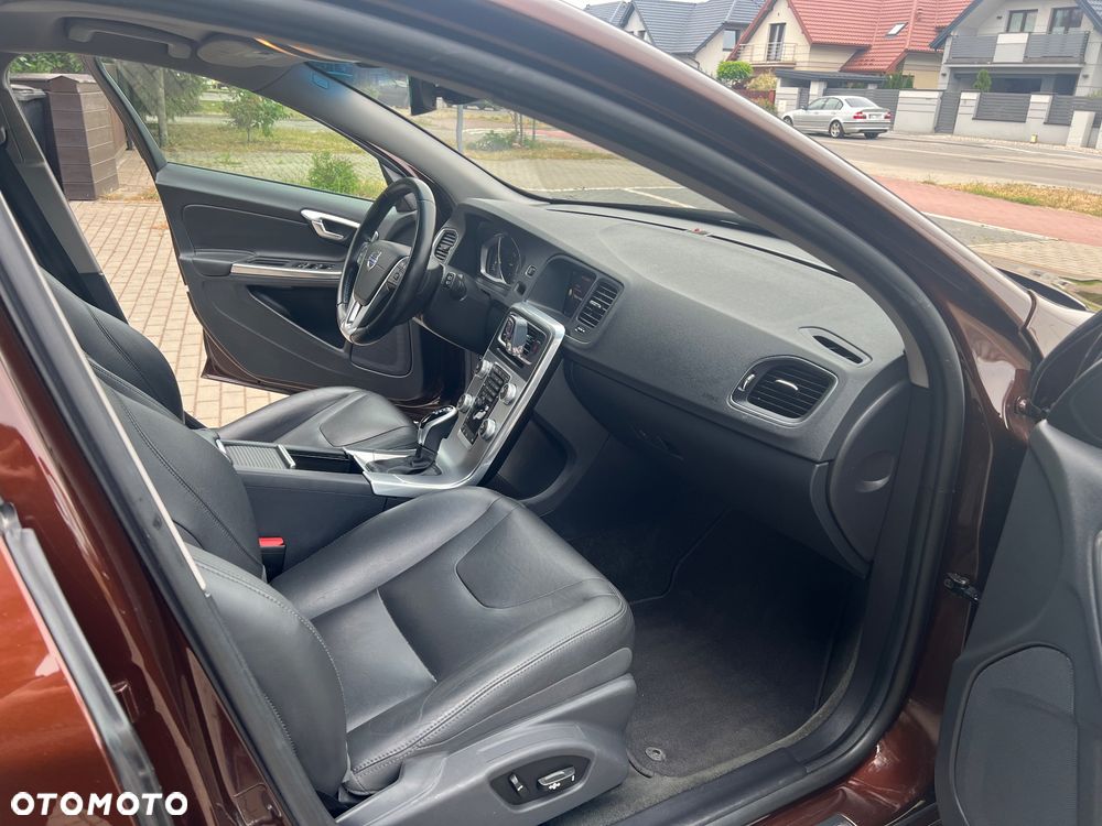 Volvo V60 Cross Country T5 AWD Momentum - 9