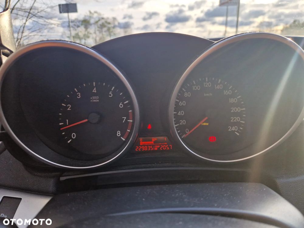 Mazda 3 2.0 Exclusive + - 14