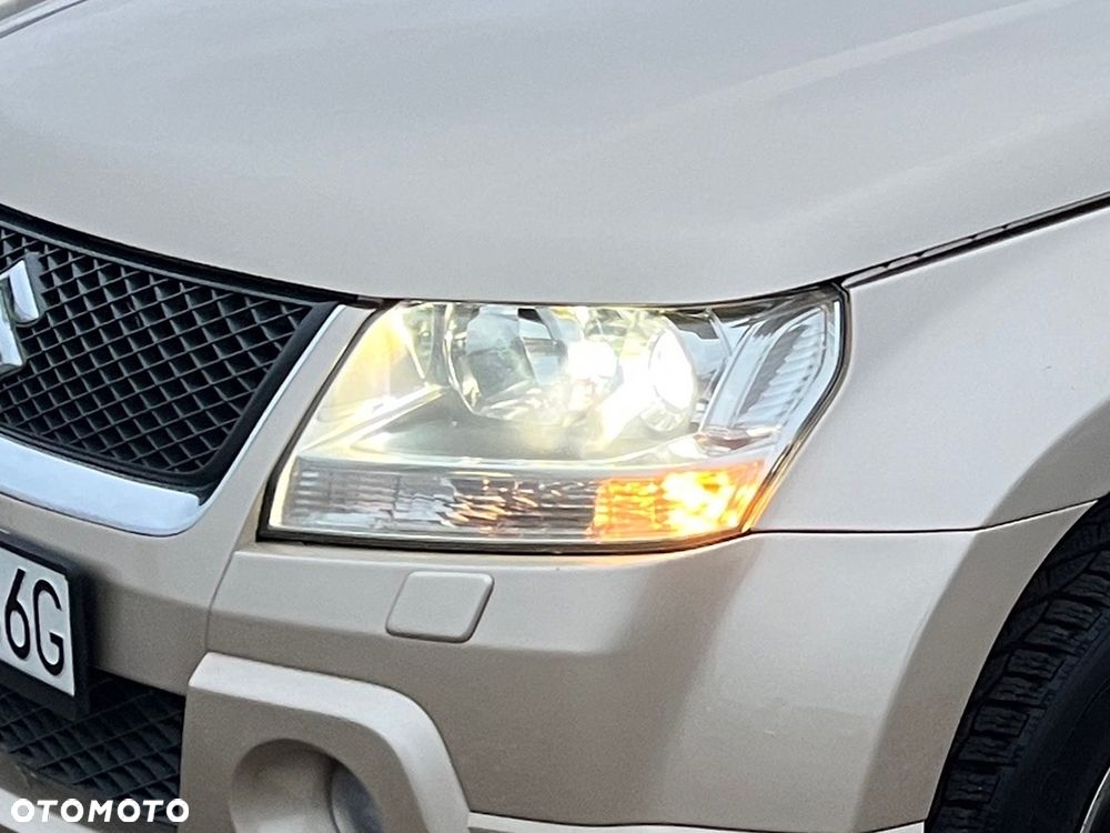 Suzuki Grand Vitara 2.0 Comfort + - 5