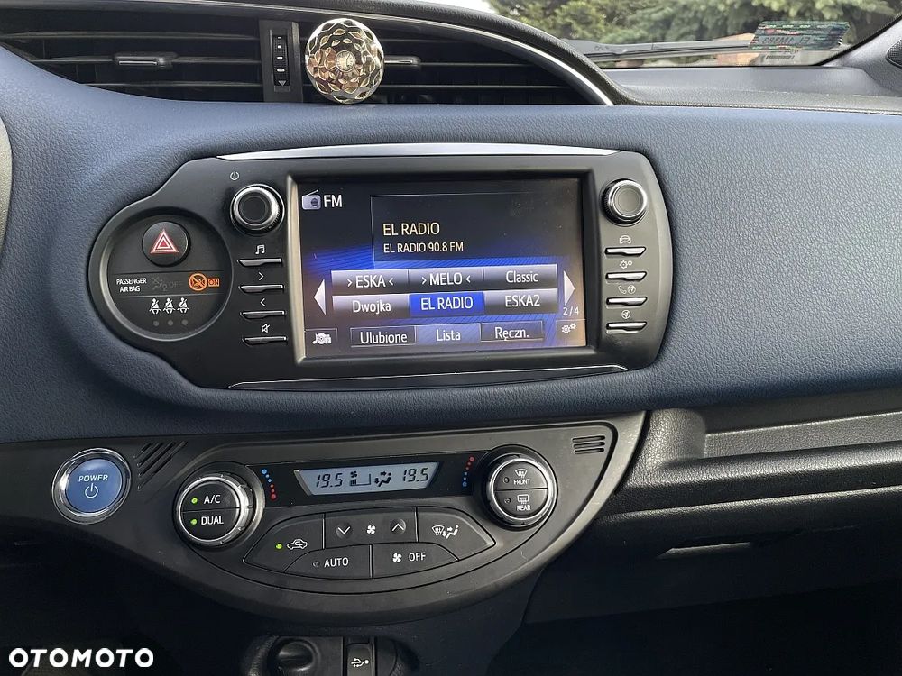Toyota Yaris Hybrid 100 Selection Platinum - 19