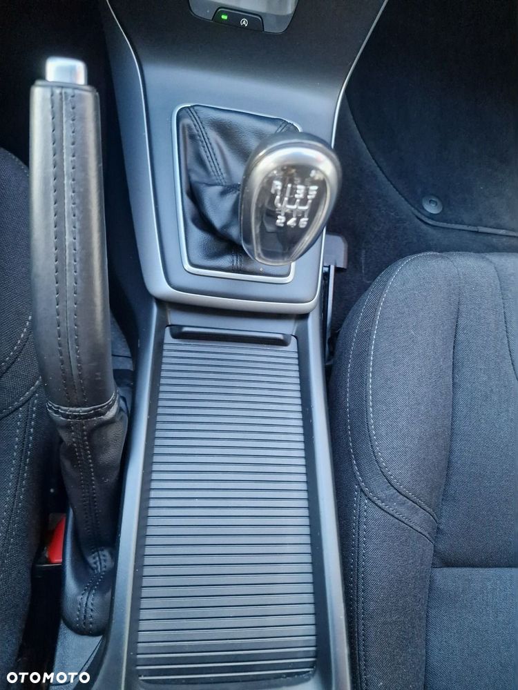 Volvo V40 T3 Kinetic - 26