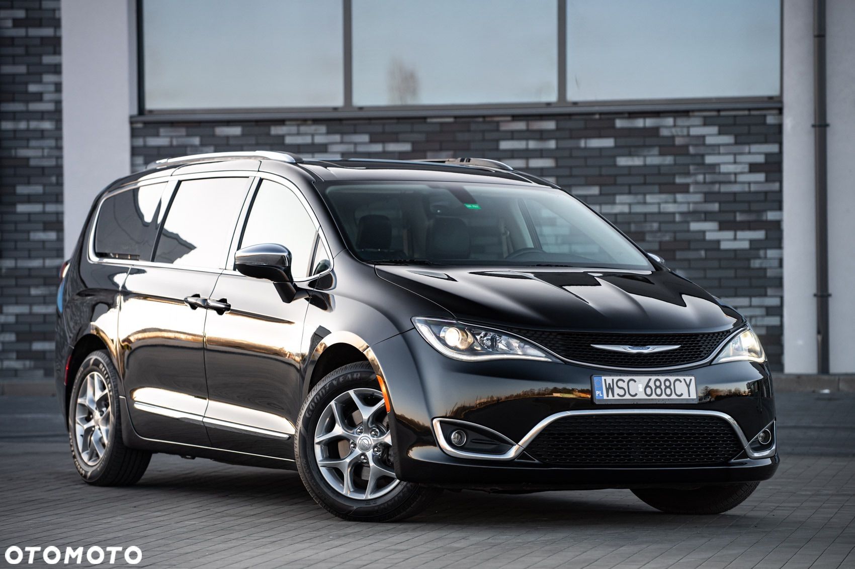 Chrysler Pacifica - 1