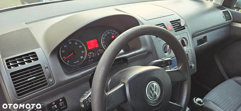 Volkswagen Touran 1.6 FSI Trendline - 6