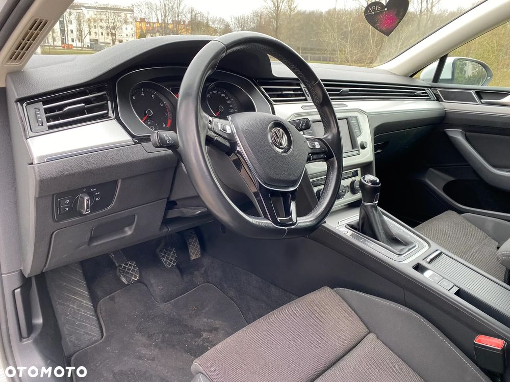 Volkswagen Passat - 10