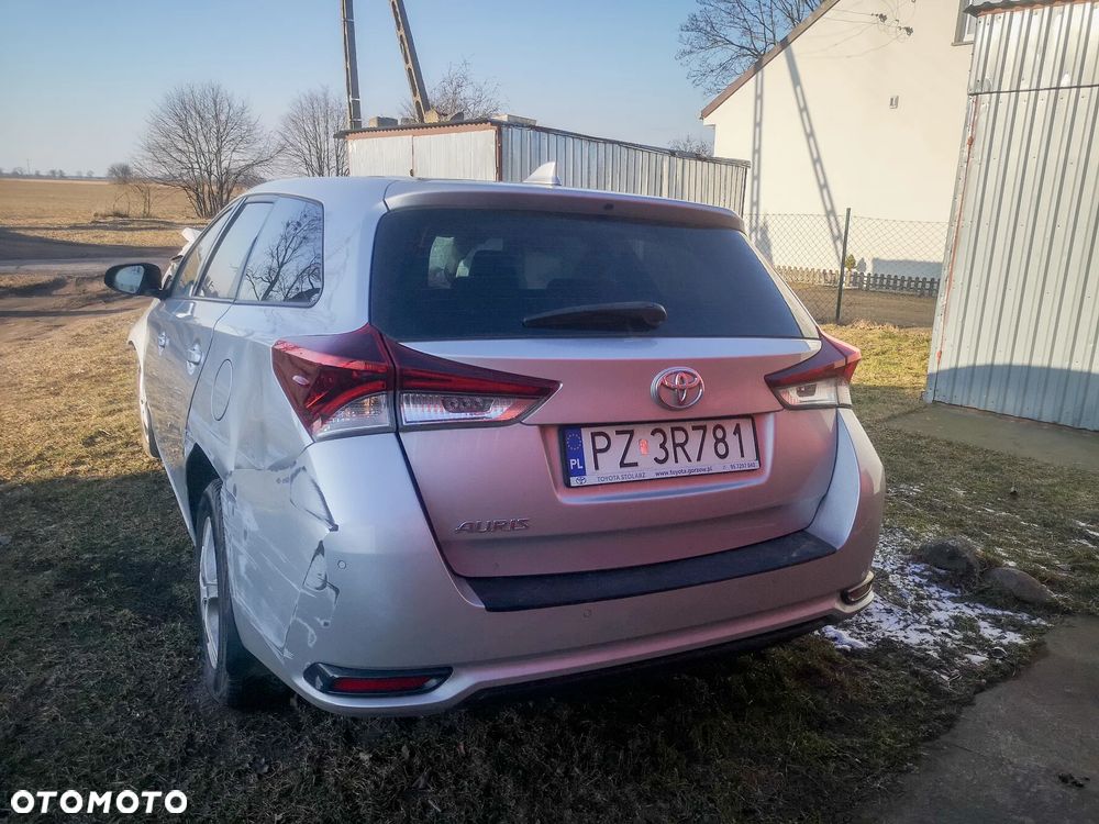 Toyota Auris 1.6 Premium - 3