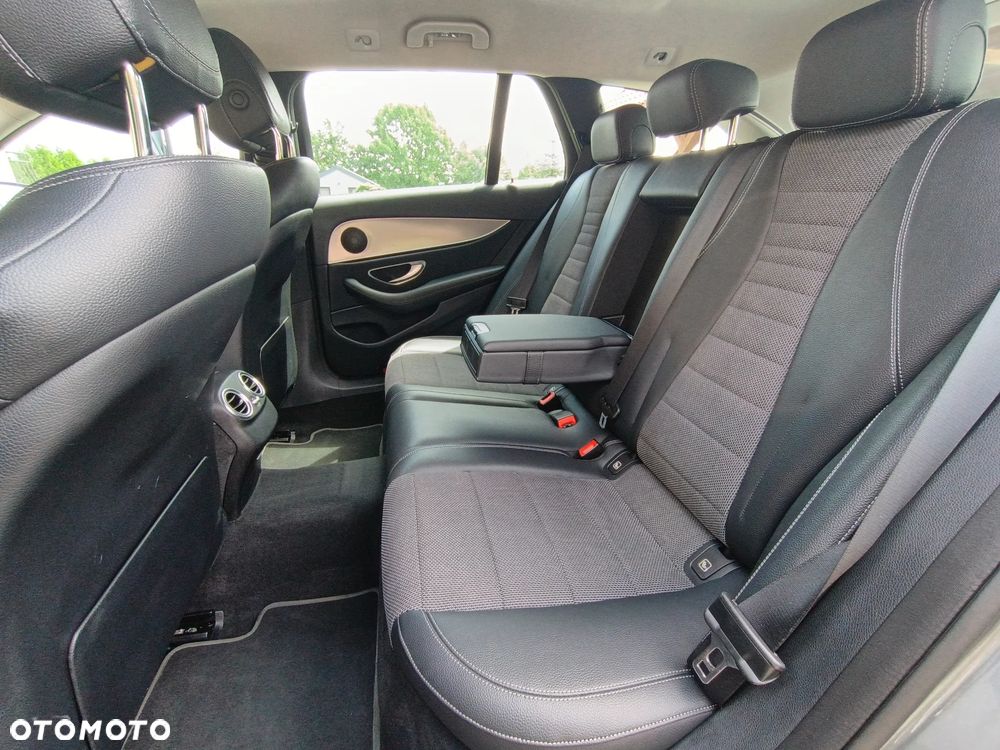 Mercedes-Benz Klasa E 200 CGI BlueEFFICIENCY Automatik Avantgarde - 28