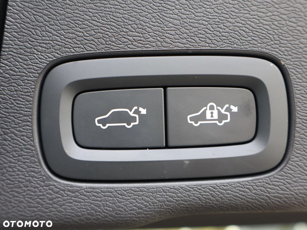 Volvo XC 60 B5 B AWD Plus Dark - 18