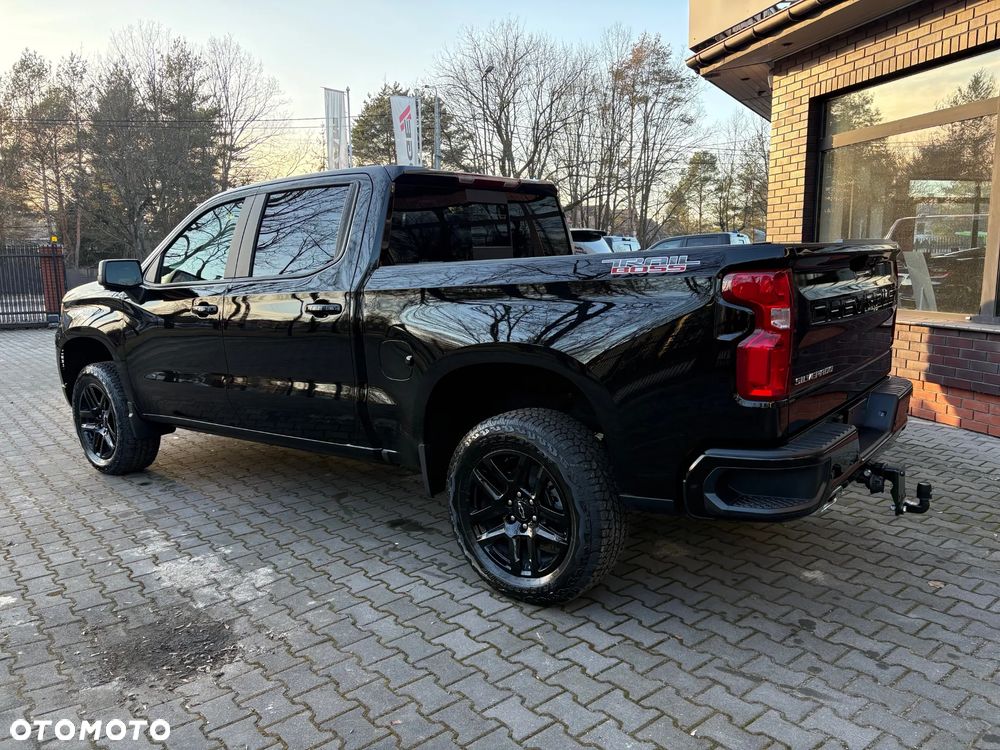 Chevrolet Silverado - 33