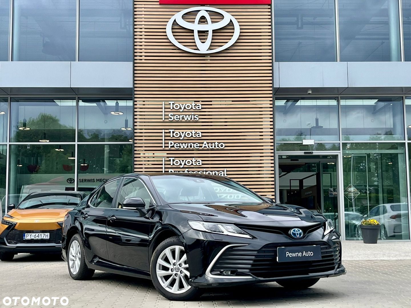 Toyota Camry - 1