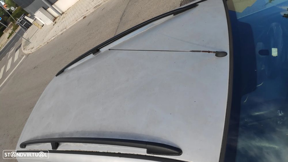 Ford Focus SW 1.8 TDdi Ghia - 12