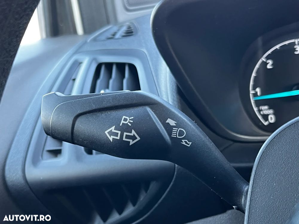 Ford Transit Connect - 17