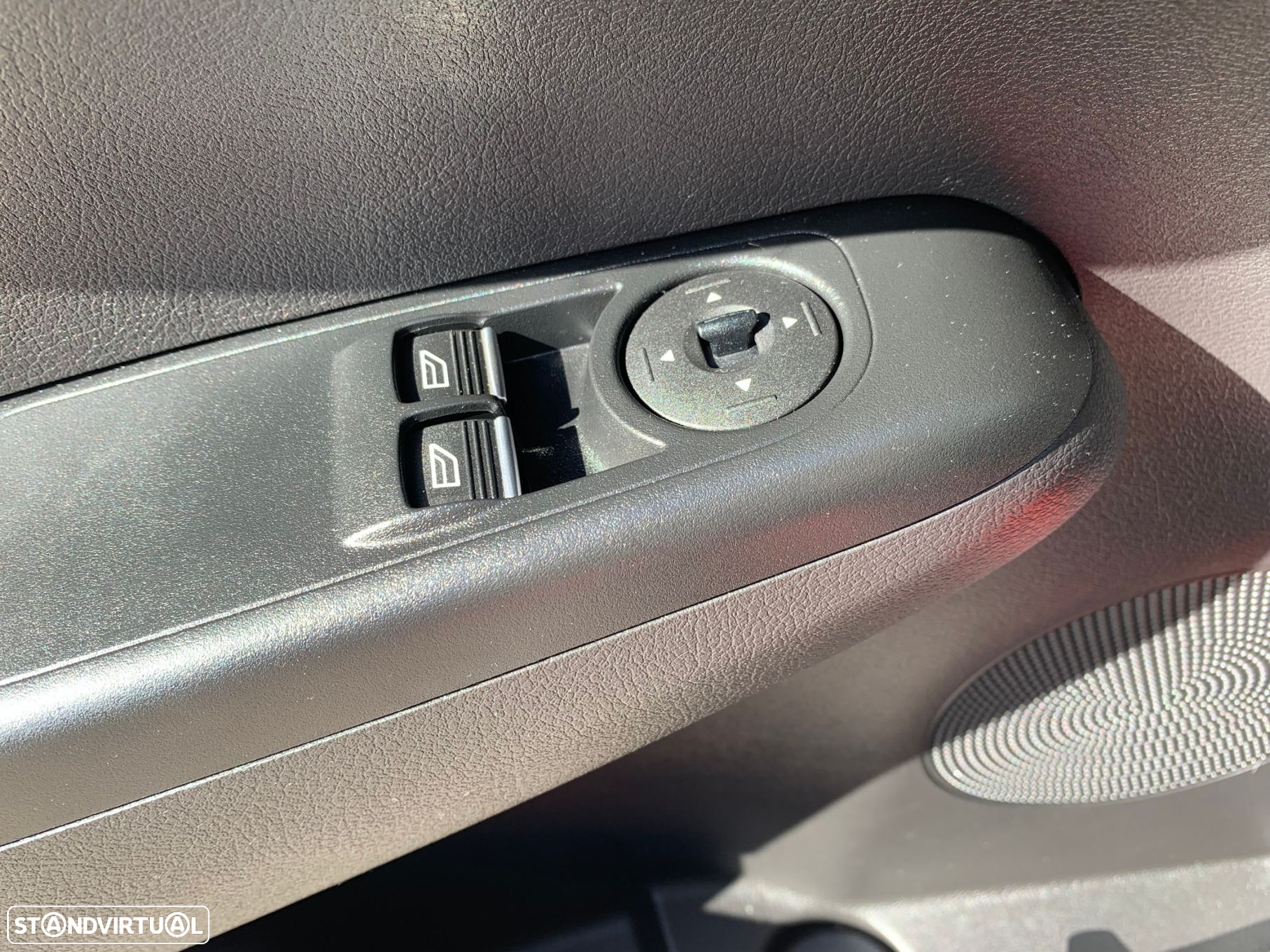Ford Tourneo Connect 1.0i EcoBoost Titanium - 29