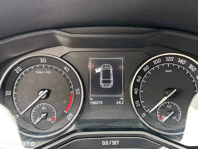 Skoda Superb Combi 2.0 TDI DSG Sportline - 18
