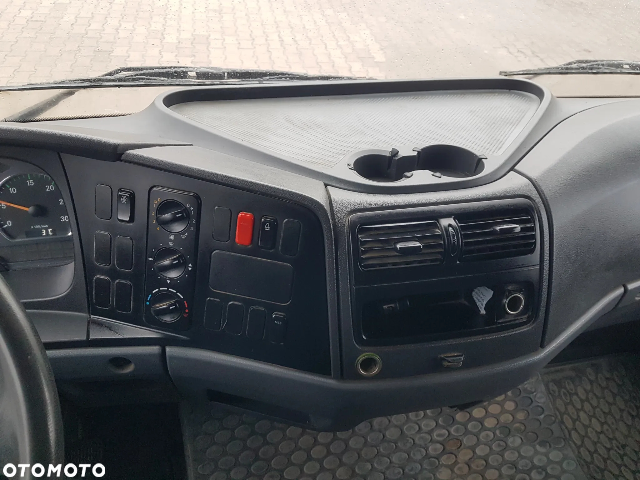 Mercedes-Benz ATEGO - 10