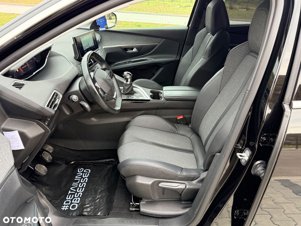 Peugeot 5008 1.5 BlueHDi Allure S&S - 23