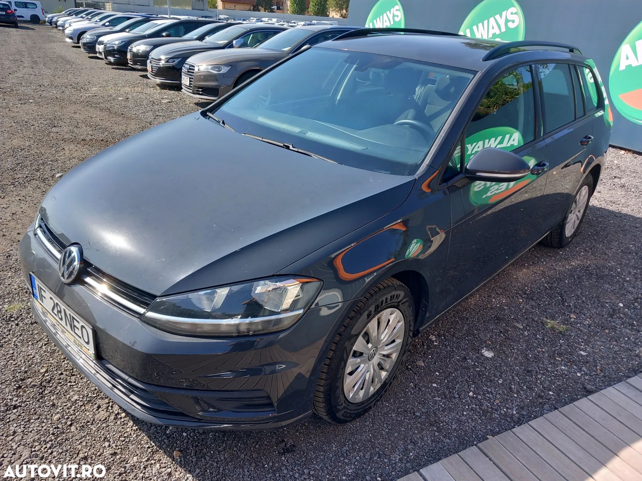 Volkswagen Golf - 1