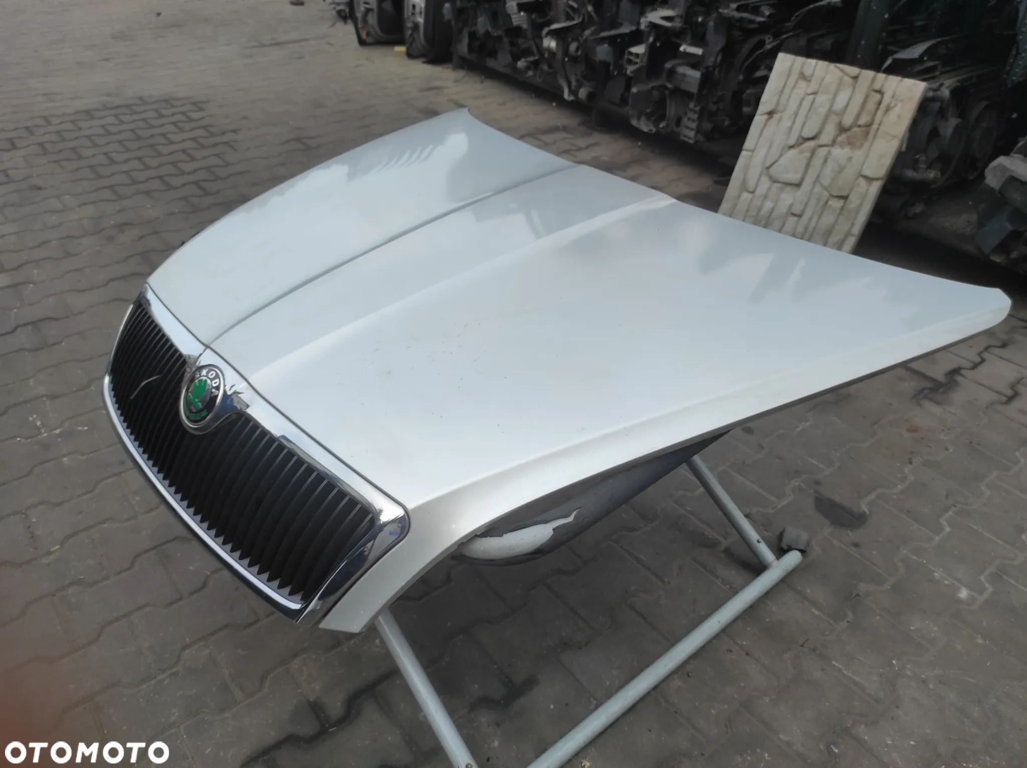 MASKA POKRYWA SILNIKA SKODA OCTAVIA 2 9156 SREBRNA ATRAPA GRILL LOGO WYSYŁKA !!! - 3