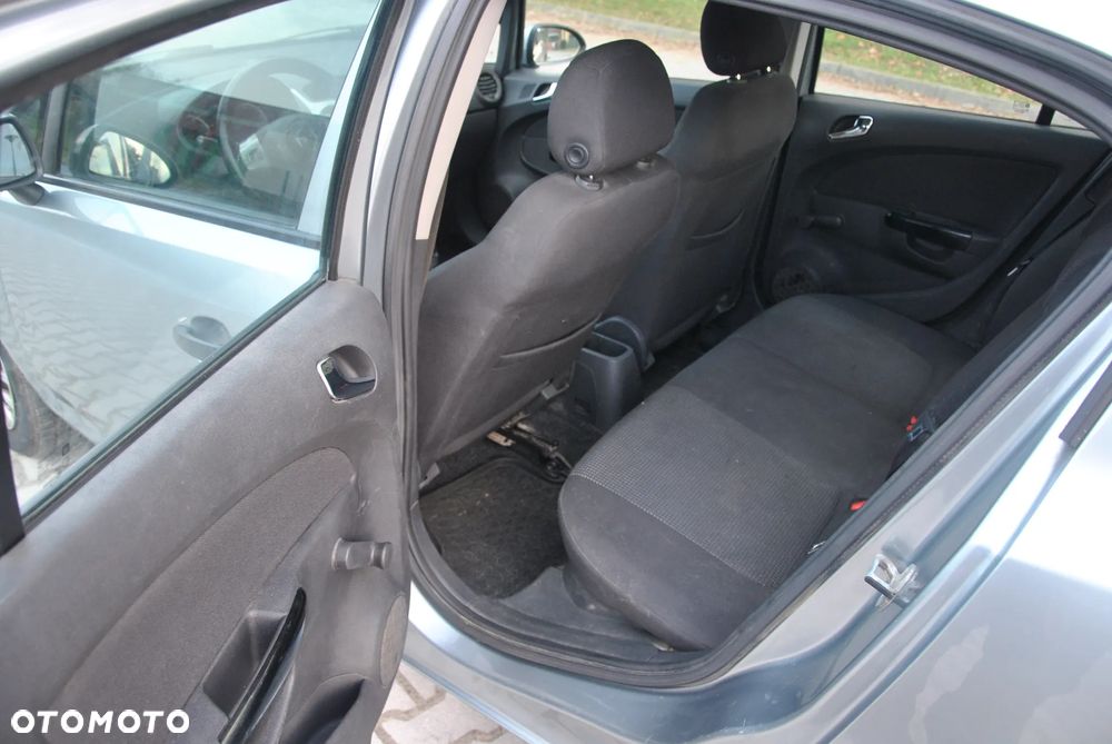 Opel Corsa 1.2 16V Cosmo - 9