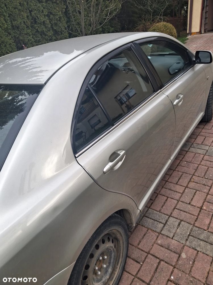 Toyota Avensis 1.8 VVT-i Terra - 3