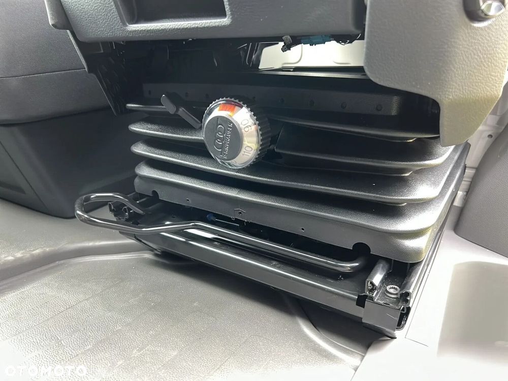 Volkswagen Crafter KONTENER MEBLOWY+WINDA/AUTOMAT/35 Podwozie z pojedynczą kabiną 2,0 l 163 KM manual r. o.: 4490 mm - 33