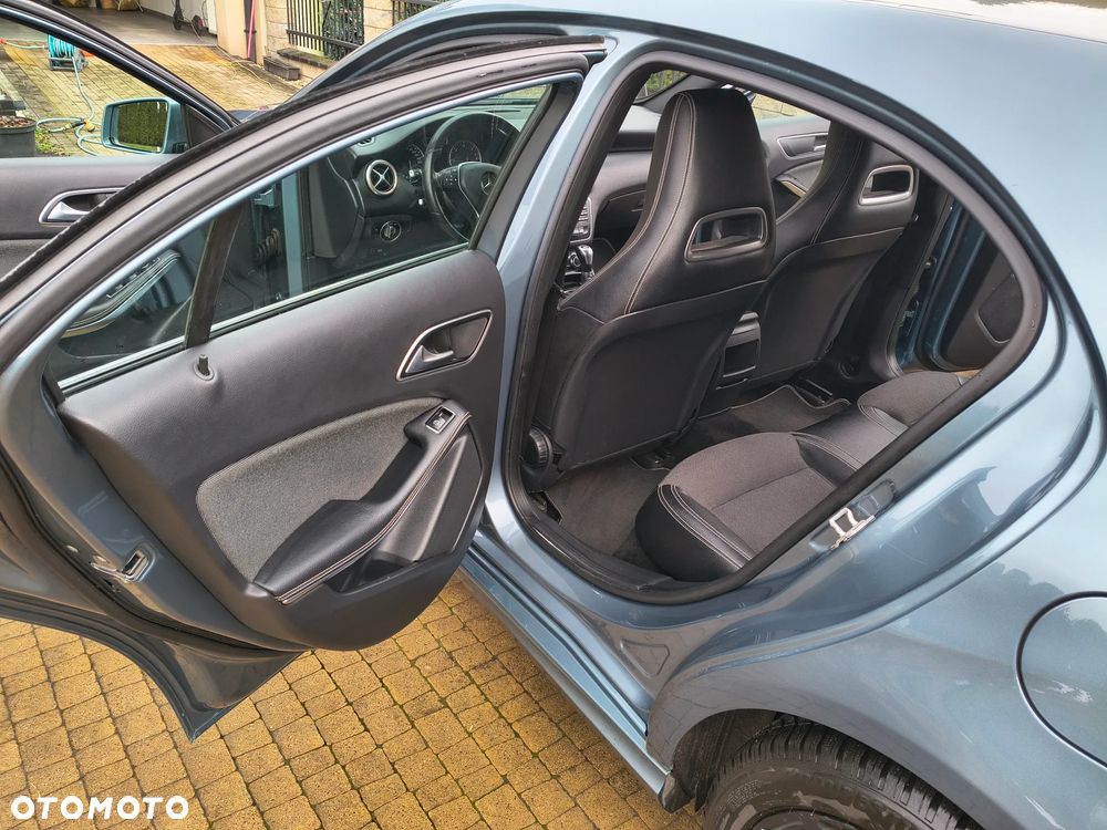 Mercedes-Benz Klasa A 180 CDI (BlueEFFICIENCY) Urban - 9