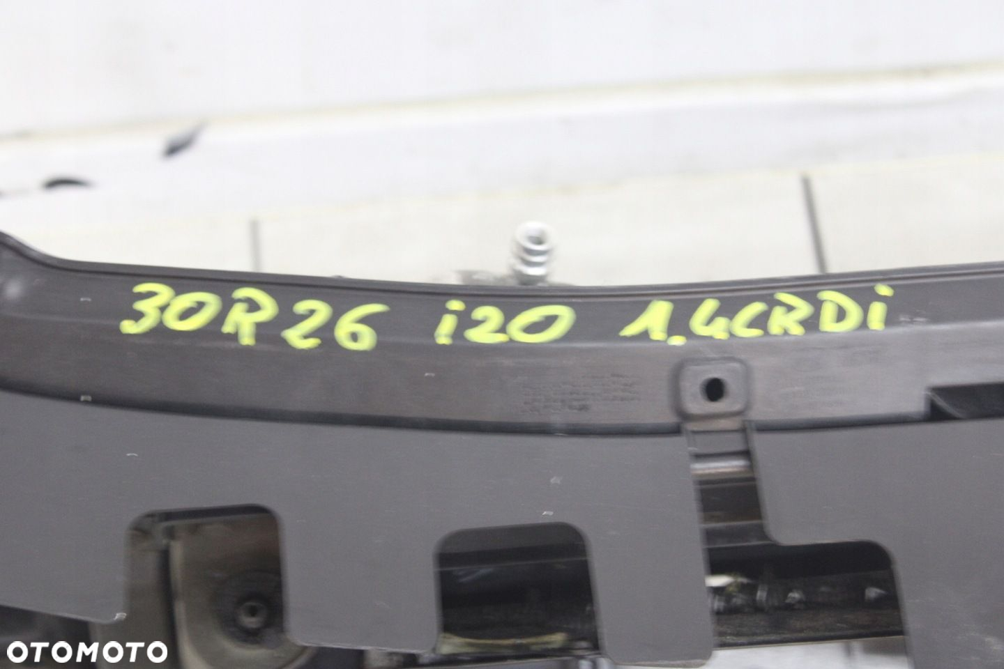 PAS PRZEDNI WZMOCNIENIE CHŁODNICE HYUNDAI i20 2008R- 1.4 CRDI - 12