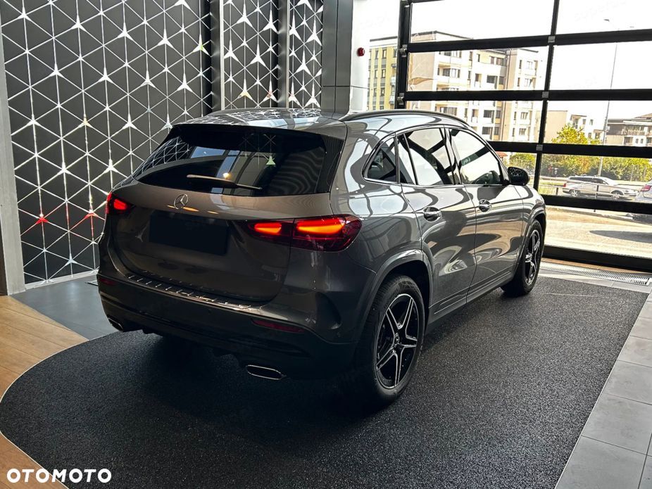 Mercedes-Benz GLA 200 AMG Line - 4