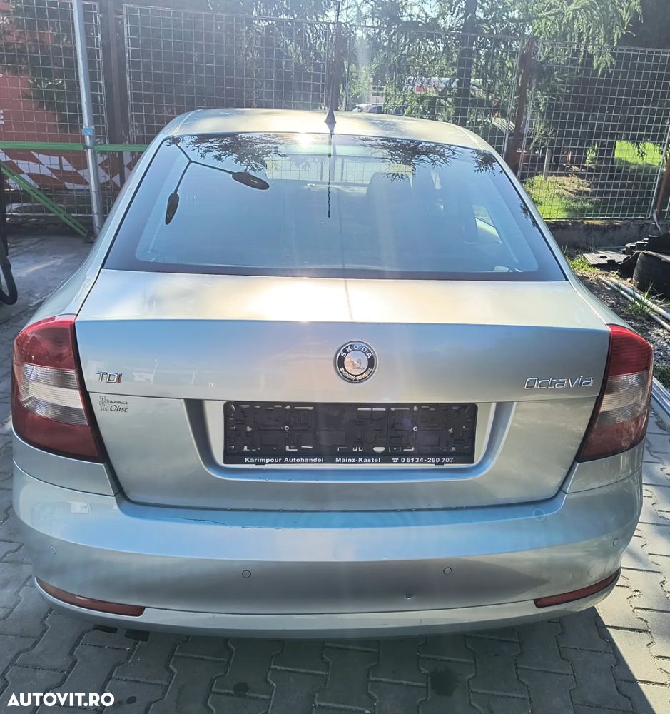 Skoda Octavia 2.0 TDI Ambiente - 2