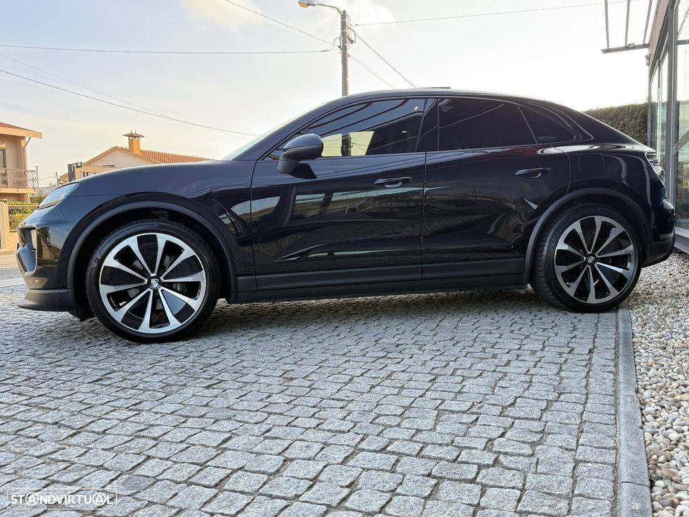 Porsche Macan Electric 4 - 4