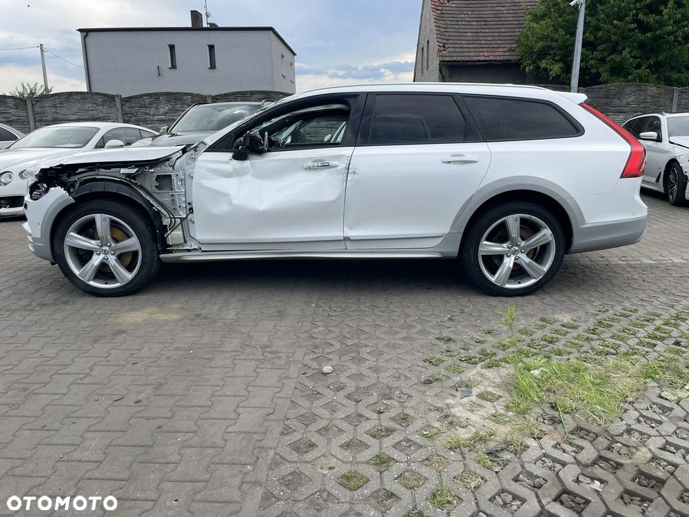 Volvo V90 Cross Country D5 AWD Ocean Race - 10