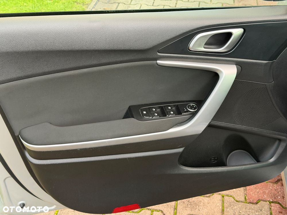 Kia Ceed 1.4 L Business Line Plus - 32