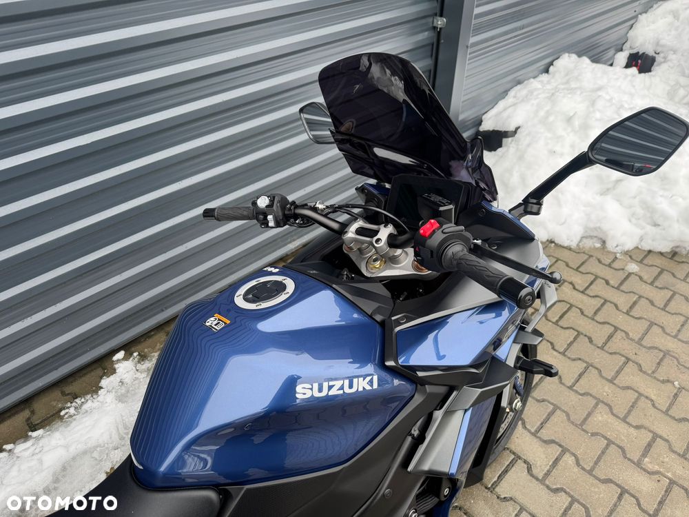 Suzuki GSX - 8