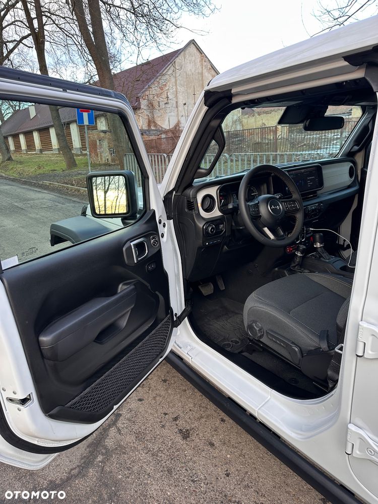 Jeep Wrangler - 28