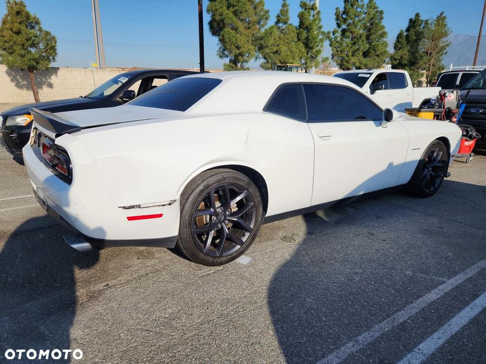 Dodge Challenger 5.7 R/T - 4
